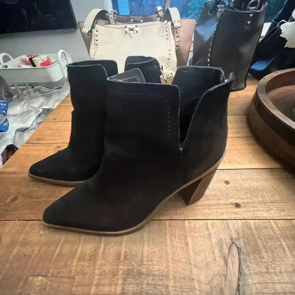 💗 Vince Camuto Suede Black Booties - Size 9.5M - Picture 3 of 4